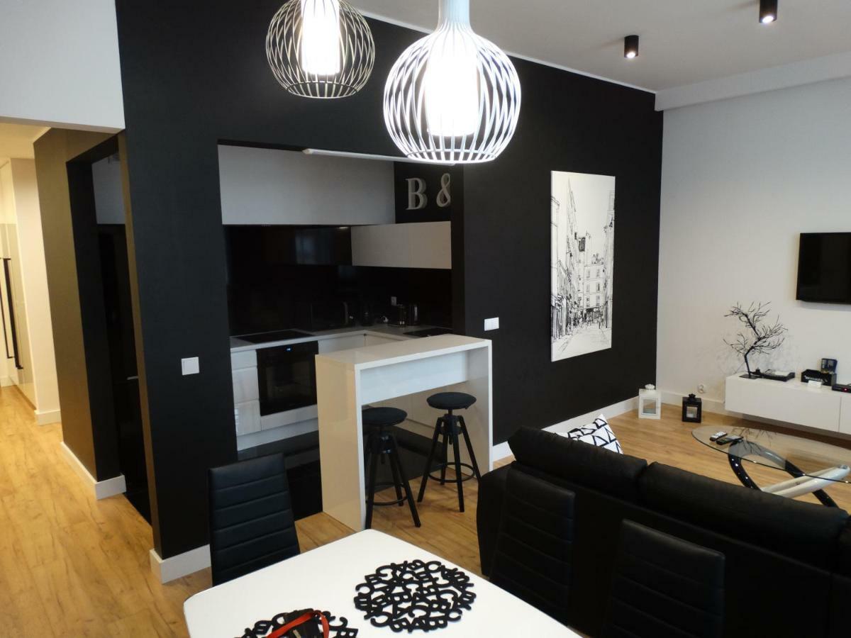 Black&White Apartment- Wierzbowa 5 Poznan Bagian luar foto